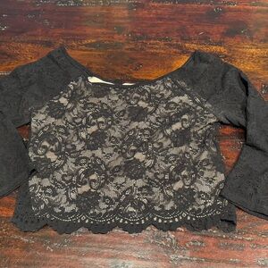 EUC Women’s Contemporary Casuals Black Lace Crop Top Size M